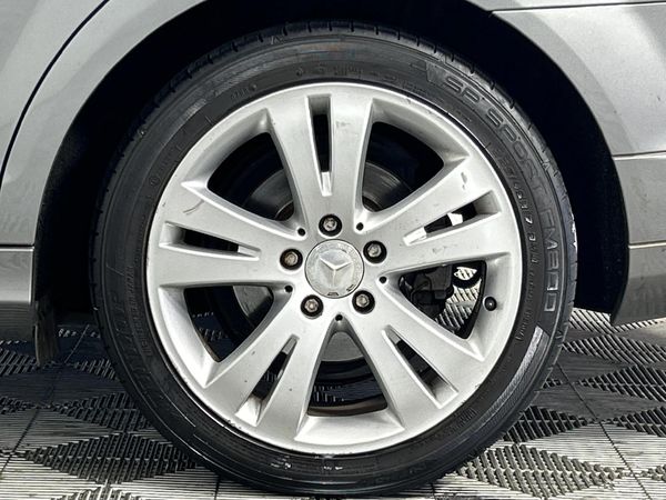 2008-Mercedes-Benz-C-Class-C-180K-Avantgarde-Auto image:6