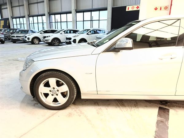 2008-Mercedes-Benz-C-Class-C-220-CDi-Elegance-Auto image:4