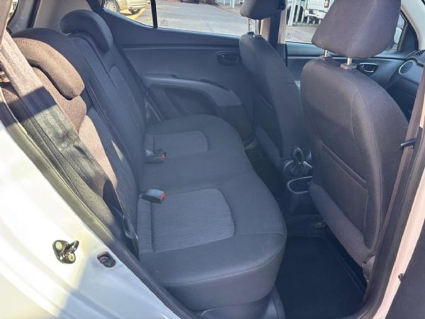 2014-Hyundai-i10-11-GLS-Motion image:12