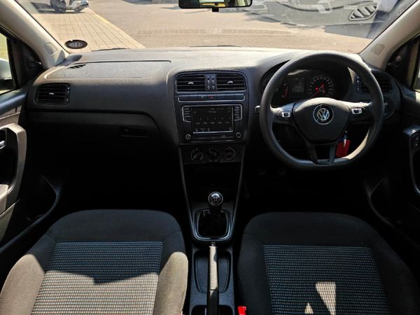 2019-Volkswagen-Polo-Vivo-14-Comfortline-5-dr image:9