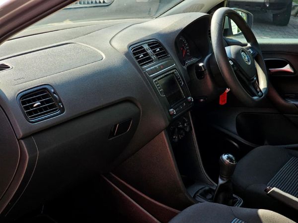 2019-Volkswagen-Polo-Vivo-14-Comfortline-5-dr image:10