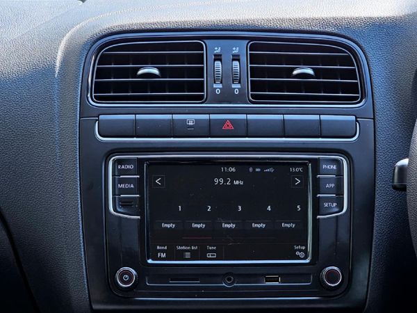 2019-Volkswagen-Polo-Vivo-14-Comfortline-5-dr image:11
