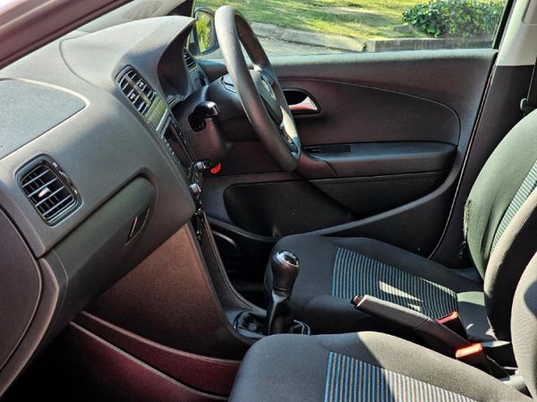 2019-Volkswagen-Polo-Vivo-14-Comfortline-5-dr image:13