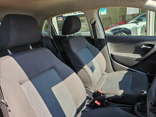 2019-Volkswagen-Polo-Vivo-14-Comfortline-5-dr image:14