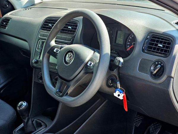 2019-Volkswagen-Polo-Vivo-14-Comfortline-5-dr image:15