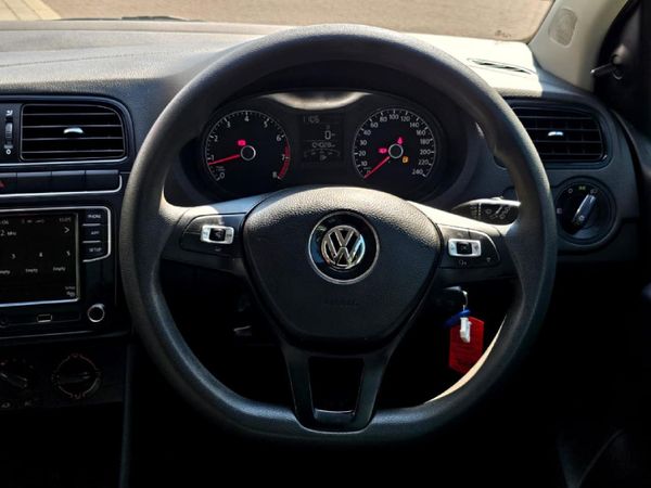 2019-Volkswagen-Polo-Vivo-14-Comfortline-5-dr image:16