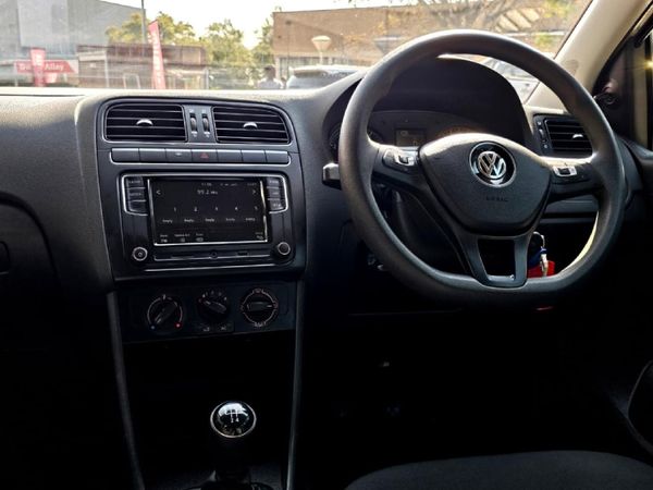 2019-Volkswagen-Polo-Vivo-14-Comfortline-5-dr image:17