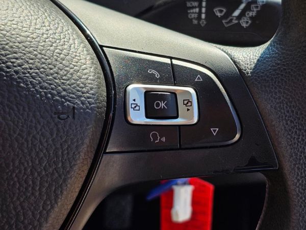 2019-Volkswagen-Polo-Vivo-14-Comfortline-5-dr image:19