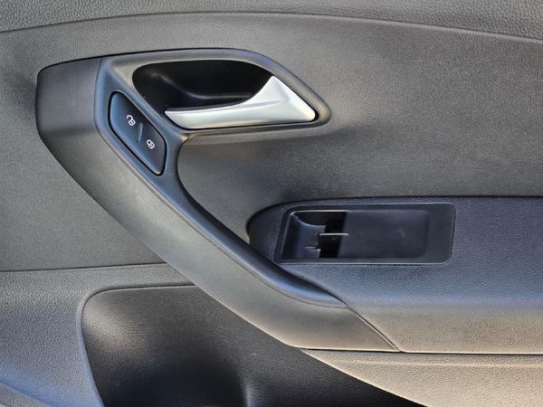 2019-Volkswagen-Polo-Vivo-14-Comfortline-5-dr image:20