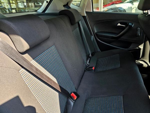 2019-Volkswagen-Polo-Vivo-14-Comfortline-5-dr image:21