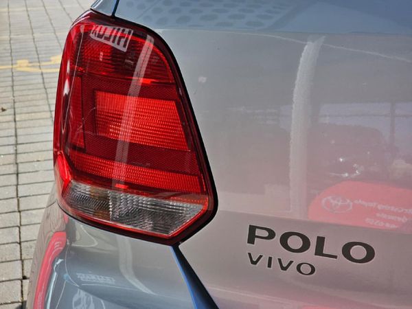 2019-Volkswagen-Polo-Vivo-14-Comfortline-5-dr image:8