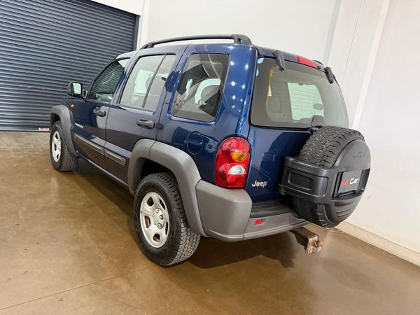 2004-Jeep-Cherokee-37-Limited-Auto image:11