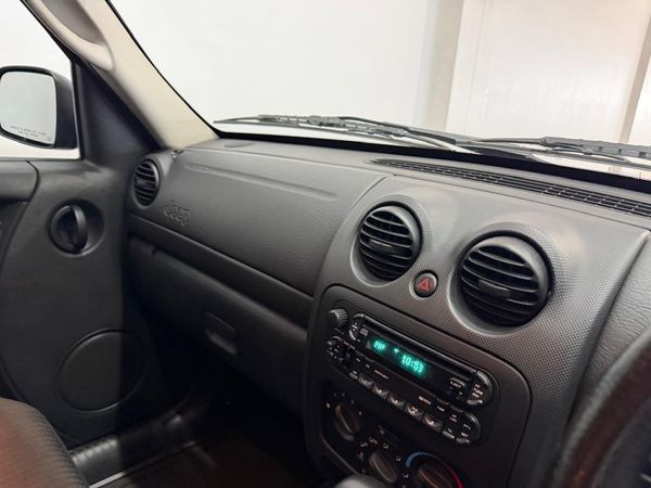 2004-Jeep-Cherokee-37-Limited-Auto image:16