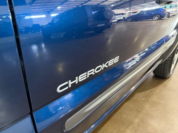 2004-Jeep-Cherokee-37-Limited-Auto image:4