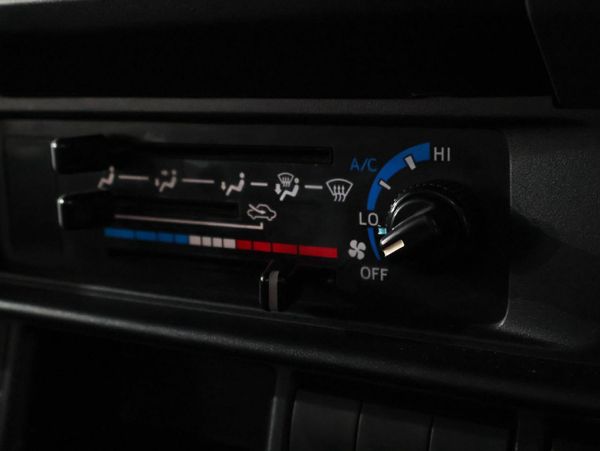 2025-Toyota-Land-Cruiser-79-45-D-Single-Cab image:18