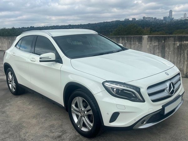 2015-Mercedes-Benz-GLA-200-Auto image:1