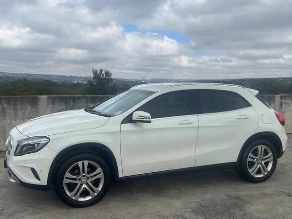 2015-Mercedes-Benz-GLA-200-Auto image:3