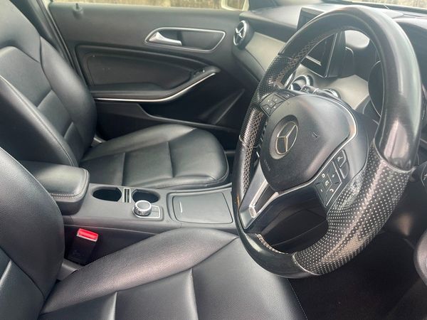 2015-Mercedes-Benz-GLA-200-Auto image:5
