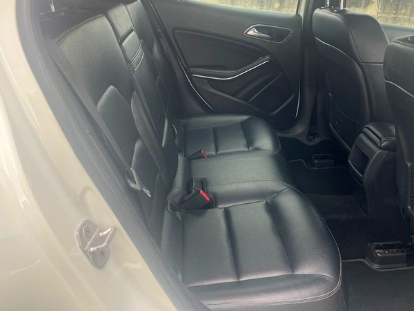 2015-Mercedes-Benz-GLA-200-Auto image:6