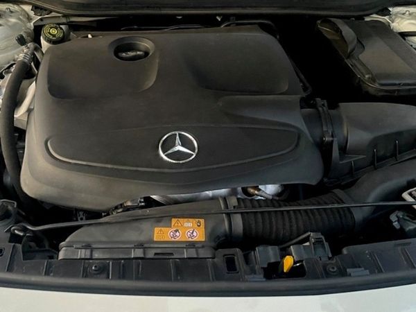 2015-Mercedes-Benz-GLA-200-Auto image:7