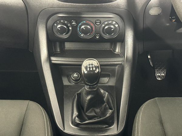 2016-Ford-Figo-15-Trend image:6