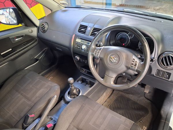2010-Suzuki-SX4-20 image:7