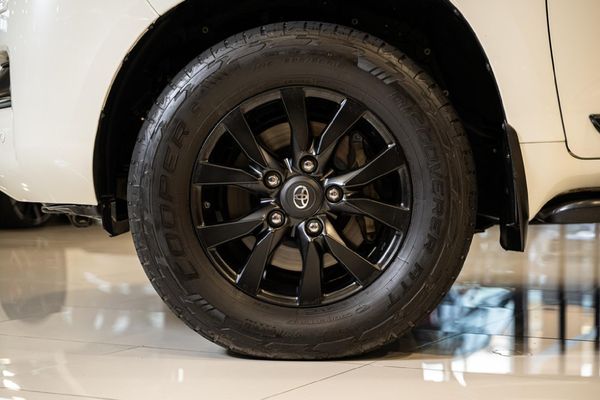 2020-Toyota-Land-Cruiser-200-45-D-V8-VX-R-Auto image:4