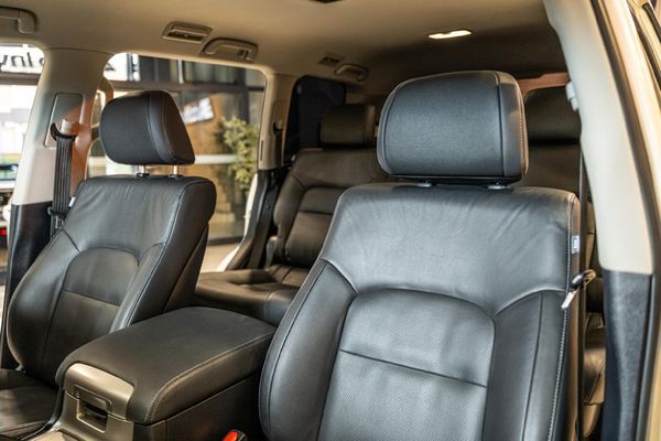 2020-Toyota-Land-Cruiser-200-45-D-V8-VX-R-Auto image:5