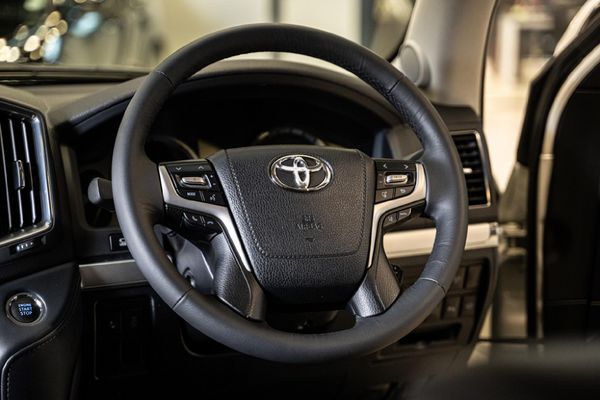 2020-Toyota-Land-Cruiser-200-45-D-V8-VX-R-Auto image:7