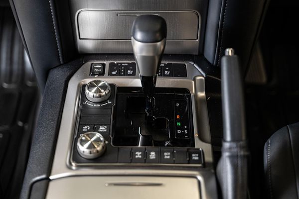 2020-Toyota-Land-Cruiser-200-45-D-V8-VX-R-Auto image:8