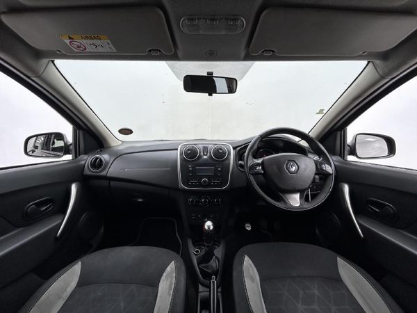 2015-Renault-Sandero-900T-Stepway image:10