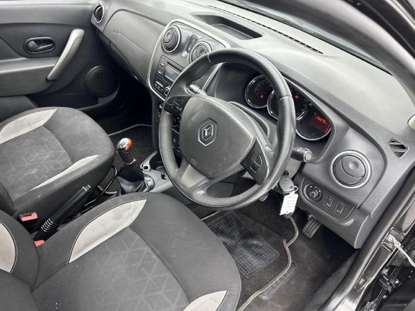 2015-Renault-Sandero-900T-Stepway image:14
