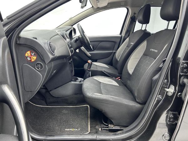 2015-Renault-Sandero-900T-Stepway image:6