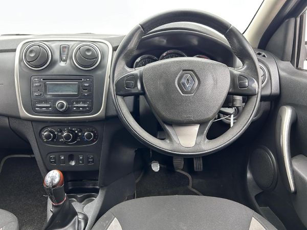 2015-Renault-Sandero-900T-Stepway image:8