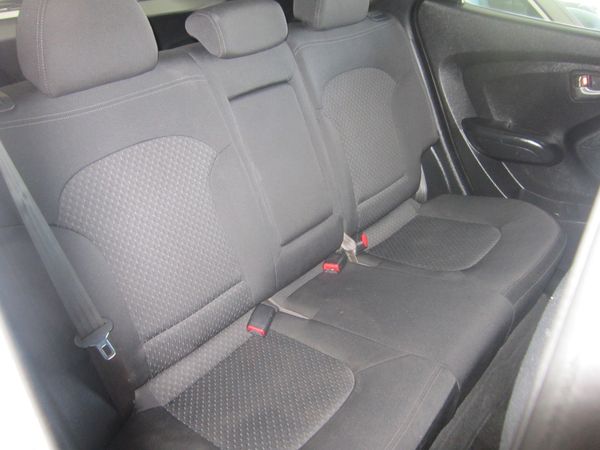 2010-Hyundai-ix35-20-GL-Premium image:4