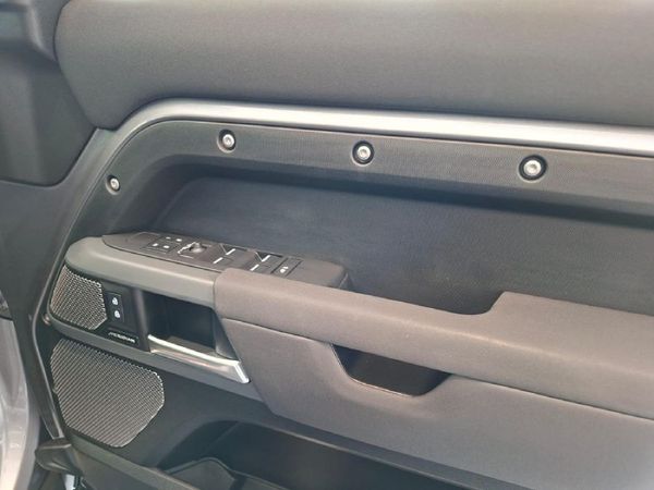 2023-Land-Rover-Defender-110-D300-SE-X-Dynamic-221kW image:17