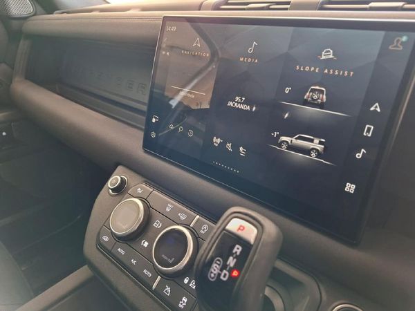 2023-Land-Rover-Defender-110-D300-SE-X-Dynamic-221kW image:21