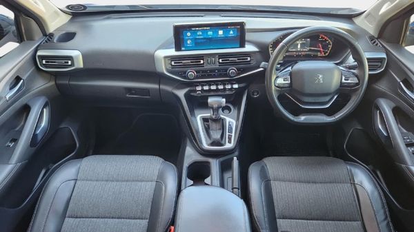 2023-Peugeot-Landtrek-19D-Allure-Double-Cab-Auto image:11