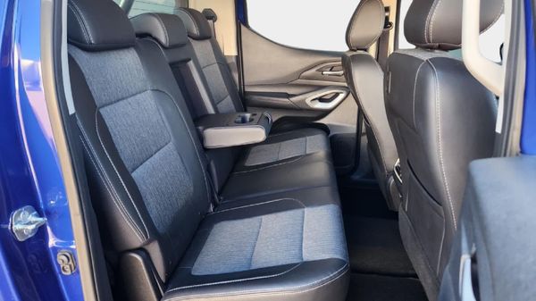 2023-Peugeot-Landtrek-19D-Allure-Double-Cab-Auto image:13