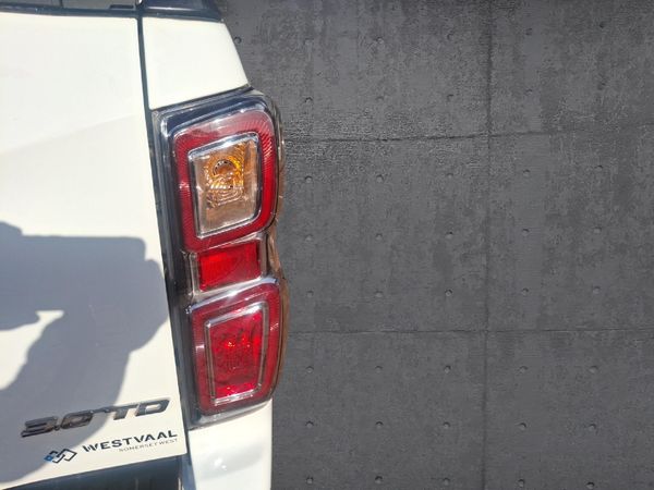 2024-Isuzu-D-Max-30-DDI-V-Cross-HR-Auto-Double-Cab image:11
