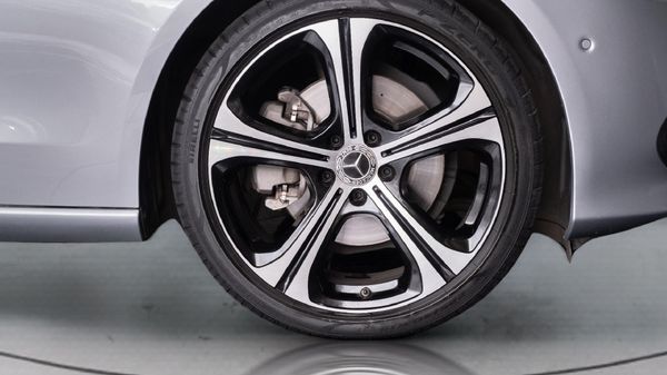2022-Mercedes-Benz-C-Class-C-220d-Auto image:4