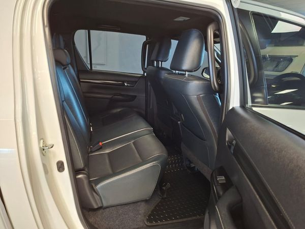 2018-Toyota-Hilux-28GD-6-Double-Cab-4x4-Raider-Dakar-Auto image:10