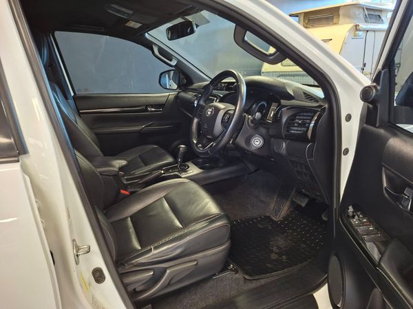 2018-Toyota-Hilux-28GD-6-Double-Cab-4x4-Raider-Dakar-Auto image:11