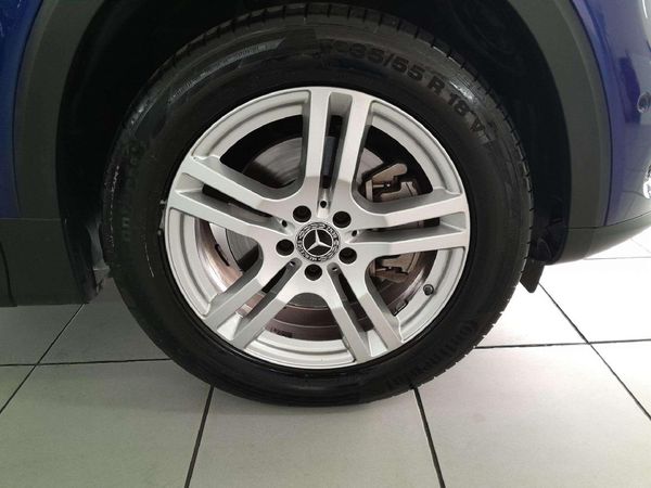 2021-Mercedes-Benz-GLB-220d-4Matic image:9