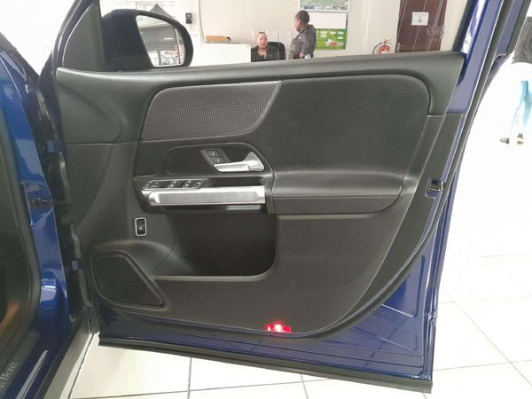 2021-Mercedes-Benz-GLB-220d-4Matic image:13