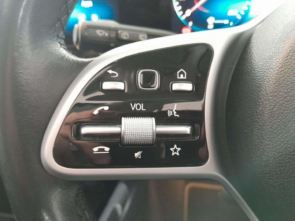 2021-Mercedes-Benz-GLB-220d-4Matic image:14