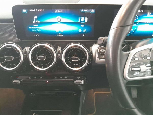 2021-Mercedes-Benz-GLB-220d-4Matic image:16