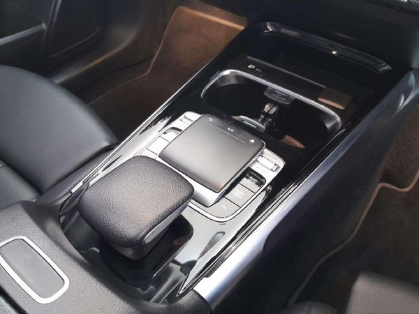 2021-Mercedes-Benz-GLB-220d-4Matic image:17