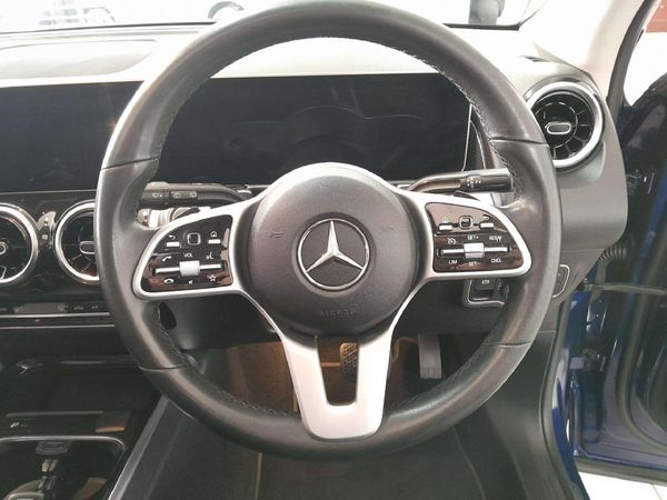 2021-Mercedes-Benz-GLB-220d-4Matic image:18