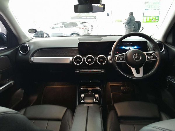 2021-Mercedes-Benz-GLB-220d-4Matic image:6